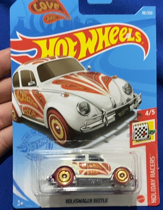 Volkswagen Beetle (White)