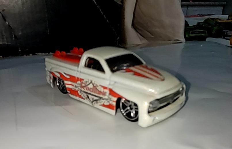 Custom '72 Chevy LUV (White)