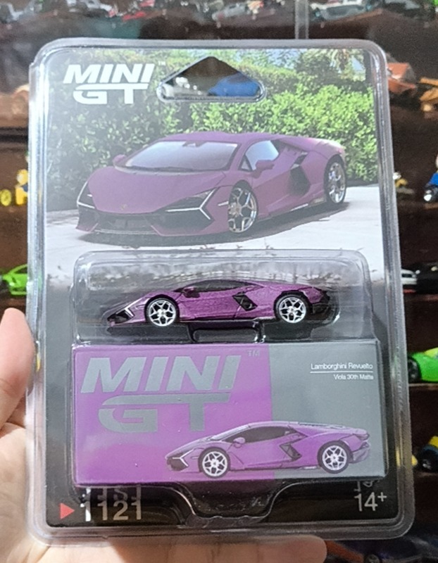 Lamborghini Revuelto Viola 30th Matte