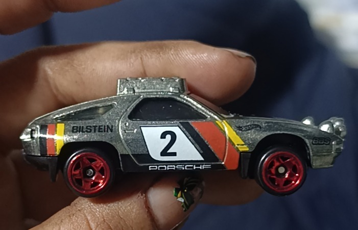 Porsche 928S Safari