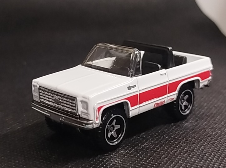 '75 Chevy Blazer Custom (Black and Red)