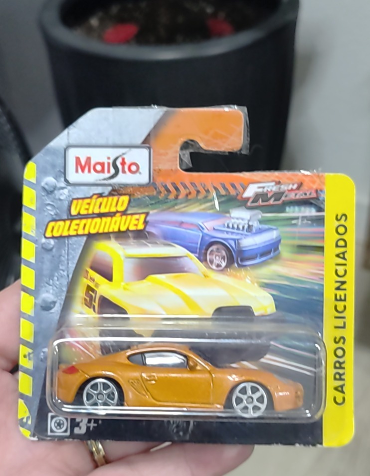 Porsche Cayman S (Yellow)