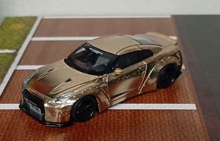 LB★WORKS Nissan GT-R (R35) Satin Gold