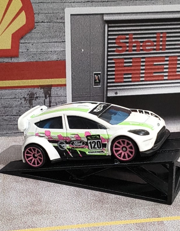'12 Ford Fiesta