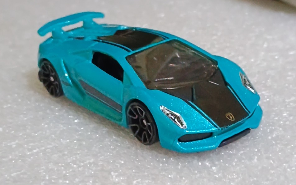 Lamborghini Sesto Elemento