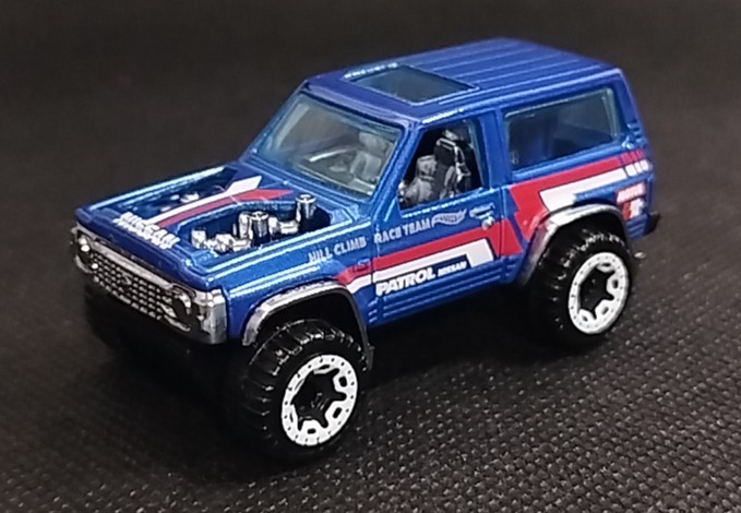 Nissan Patrol Custom (White)