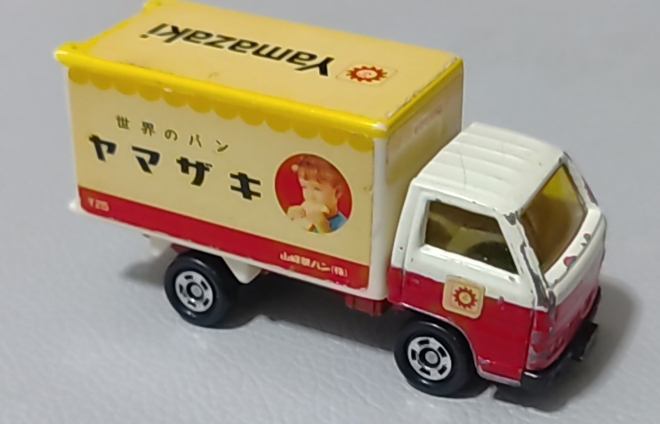 Tomica furgão baú 