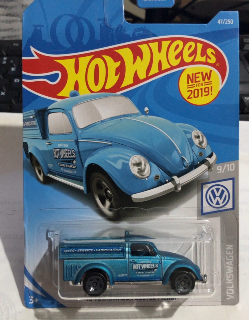 Volkswagen Beetle (Hot Pink)