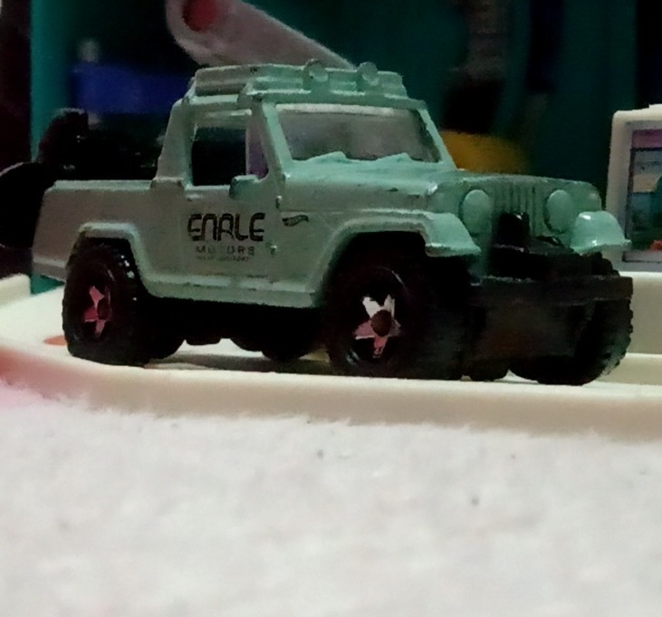 '67 Jeepster Commando (White)