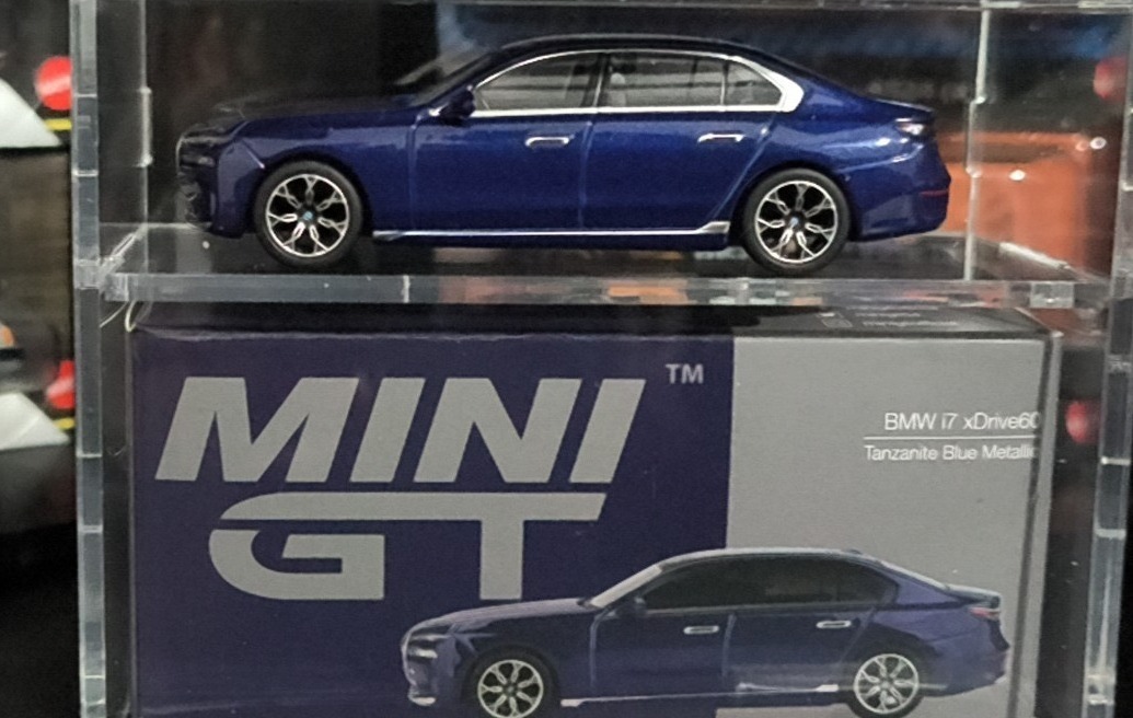 BMW i7 xDrive60 Tanzanite Blue Metallic