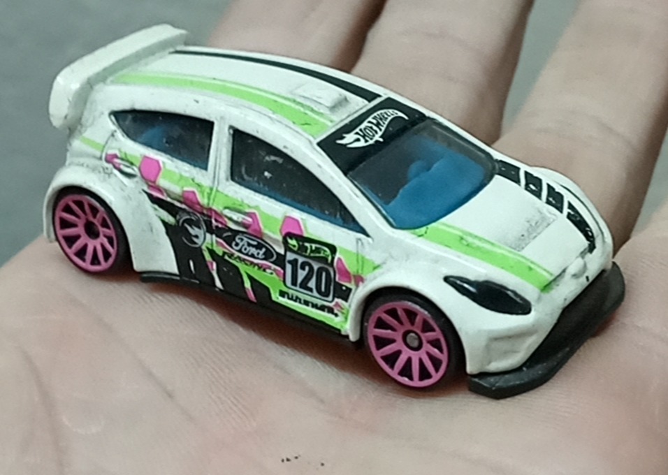 '12 Ford Fiesta