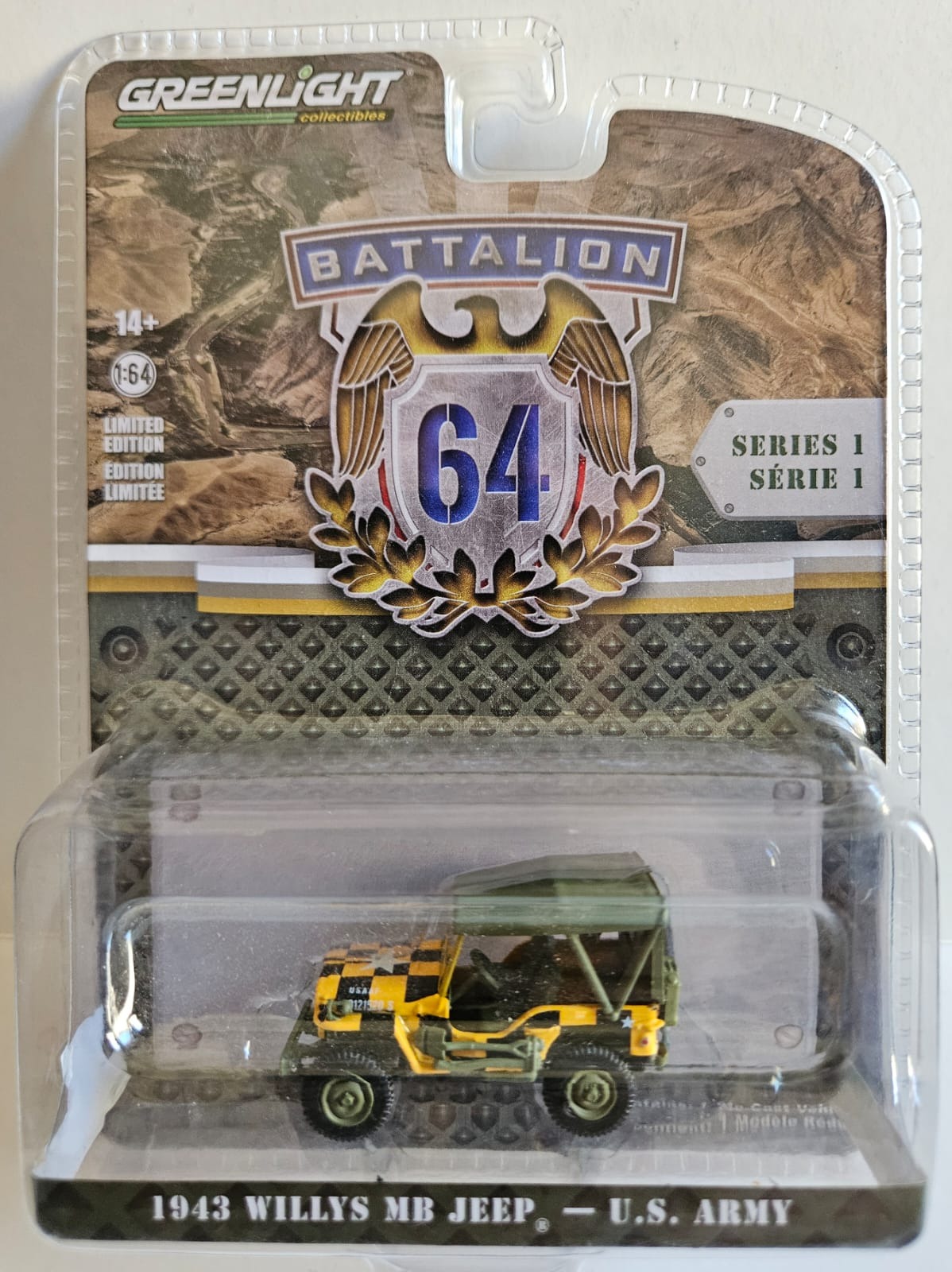 1943 Willys MB Jeep - U.S. Army (com pintura xadrez amarela e preta, estilo Follow Me / aeródromo)