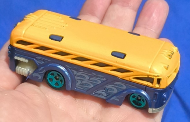 Surfin School Bus HW Video Game Heroes