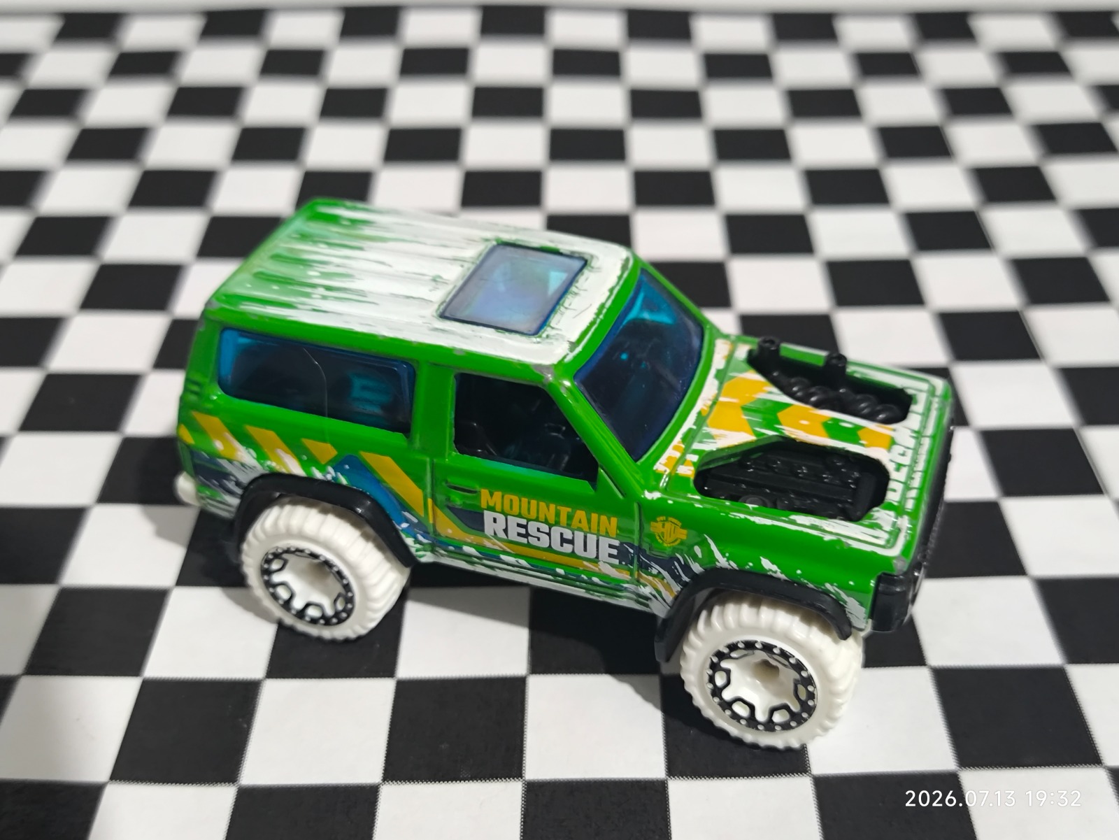 Nissan Patrol Custom (White)