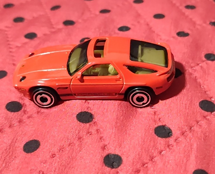 1983 Porsche 928S (Red)