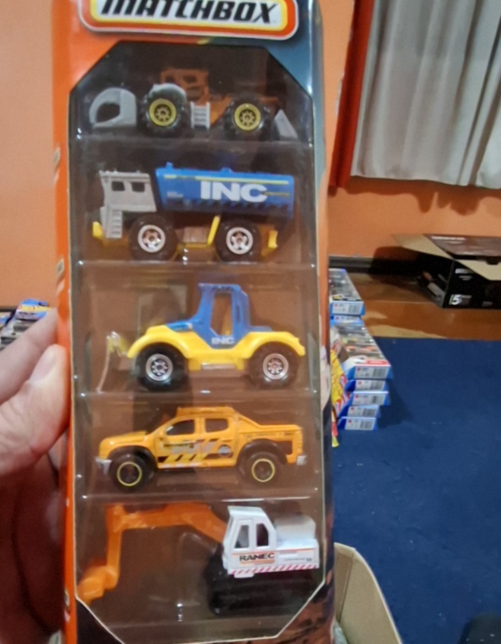 Unknown (5-pack construction vehicles)