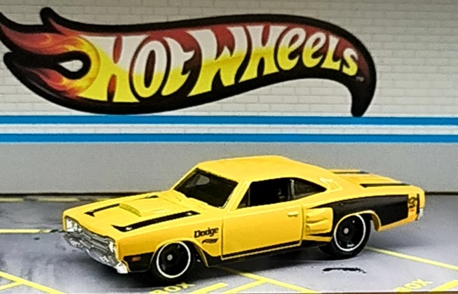 '69 Dodge Coronet Super Bee (Yellow)