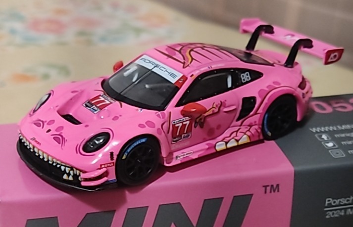 Porsche 911 GT3 R #77 Roxy