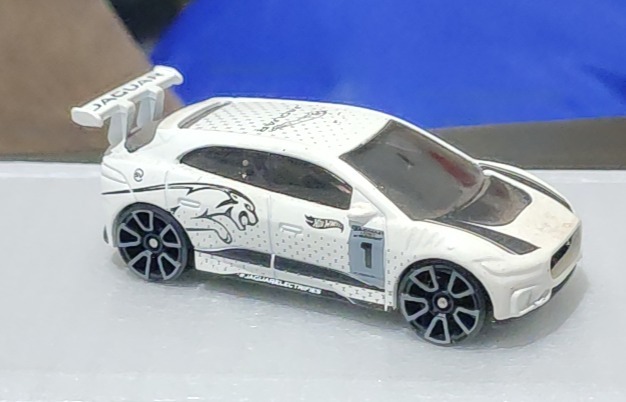 Jaguar i-pace etrophy