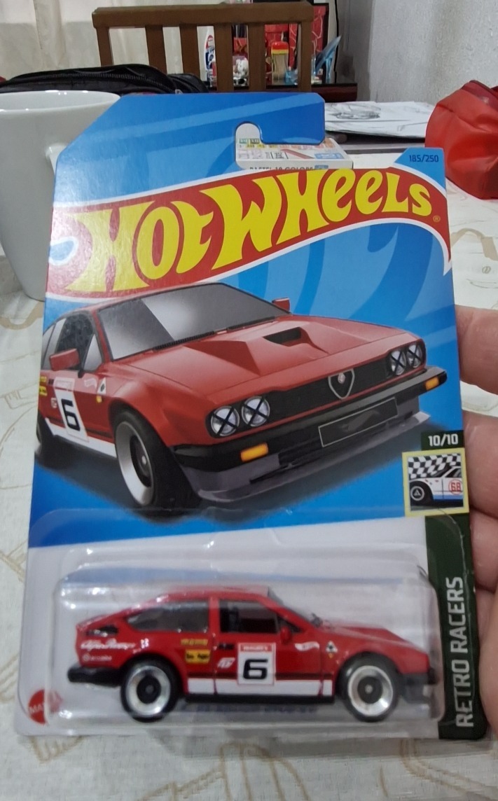 Alfa Romeo GTV6 3.0 (Red)