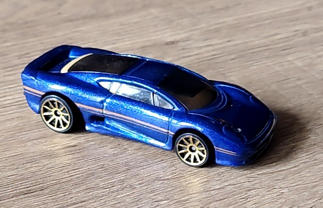 Automobili Pininfarina Battista (3rd Color) HW Exotics 10530