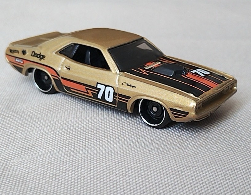 '70 Dodge Hemi Challenger (Gold)