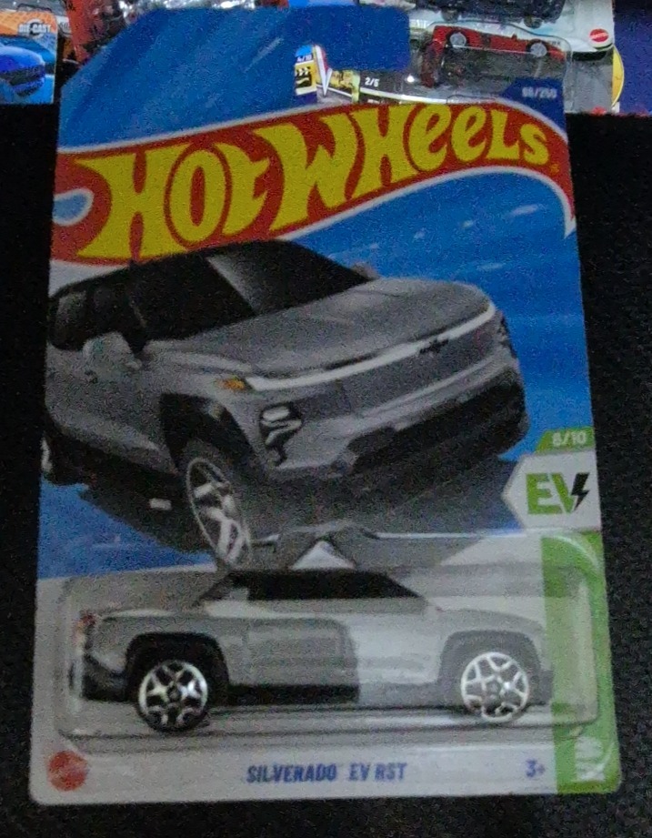 Silverado EV RST (Gold)