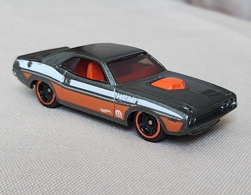 '70 Dodge Hemi Challenger (Gray)
