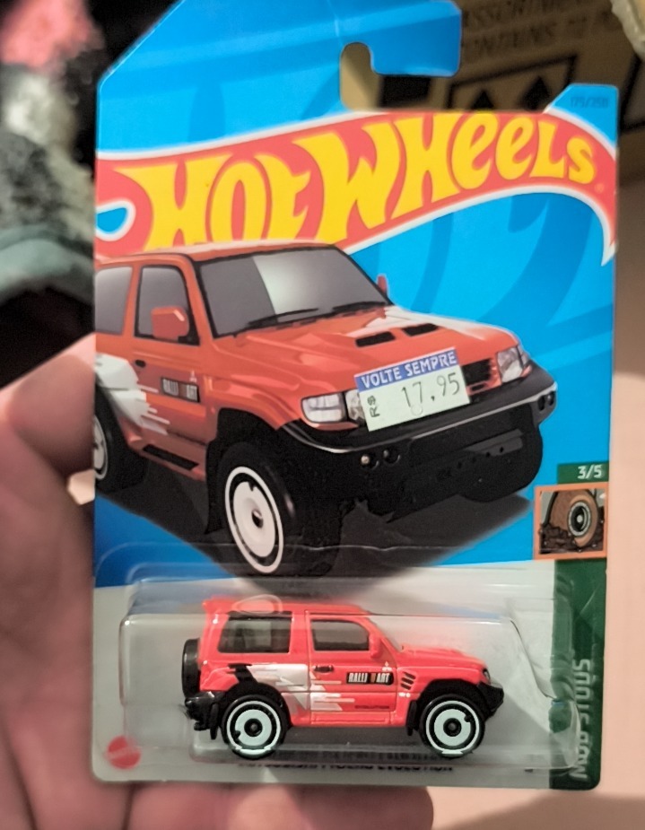 Mitsubishi Pajero Evolution (Red and White)