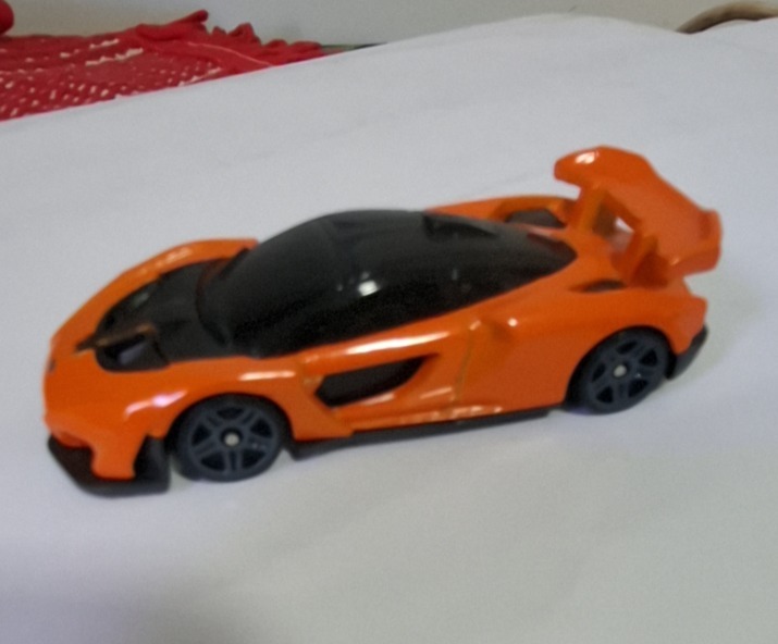 McLaren Senna Laranja