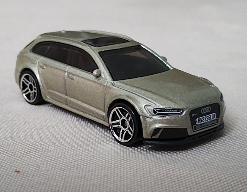 '17 Audi RS 6 Avant (Gold)