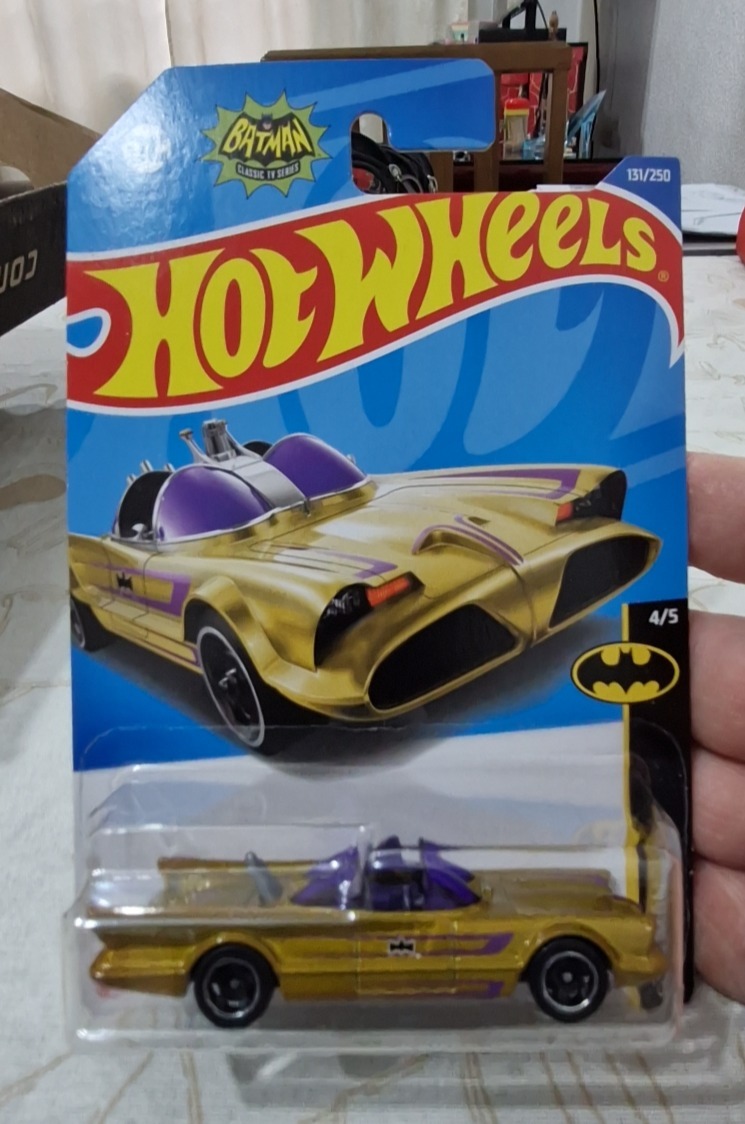 TV Series Batmobile (Gold)