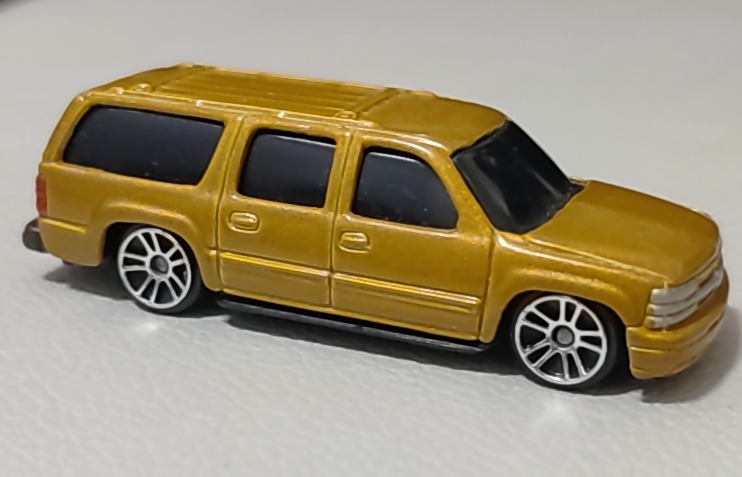 Chevrolet suburban(MAISTO)