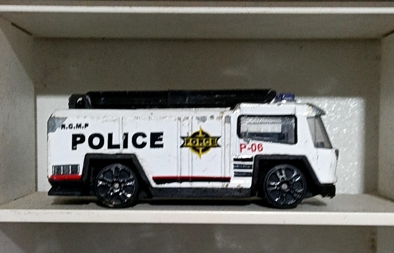Caminhão da polícia (sem marca)