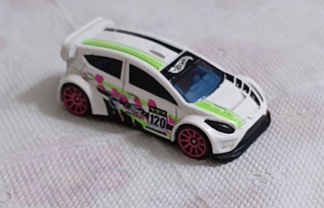 '12 Ford Fiesta