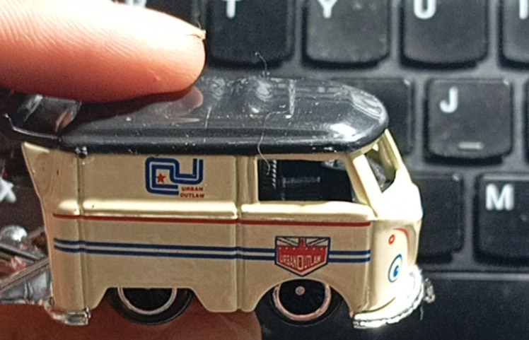 Volkswagen Kool Kombi 2nd Color HW Garage