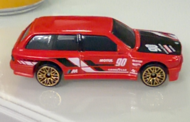 BMW M3 Wagon red 
