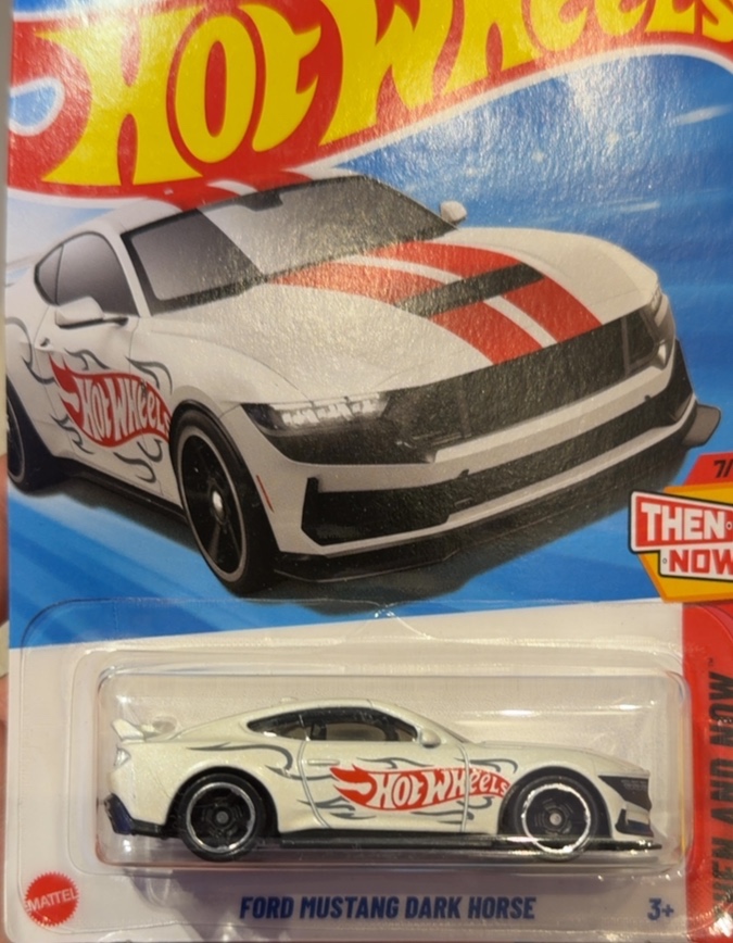 Ford Mustang Dark Horse