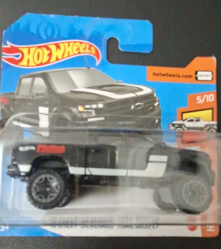 '19 Chevy Silverado Trail Boss LT (Black)