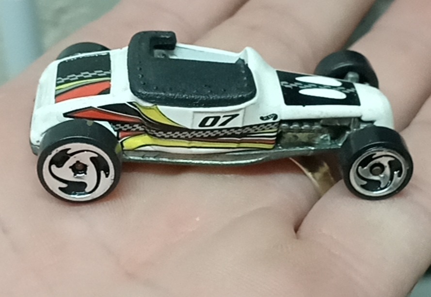 F1 Racer HW Glow Wheels