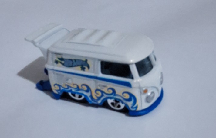 Volkswagen Kool Kombi 2nd Color HW Garage