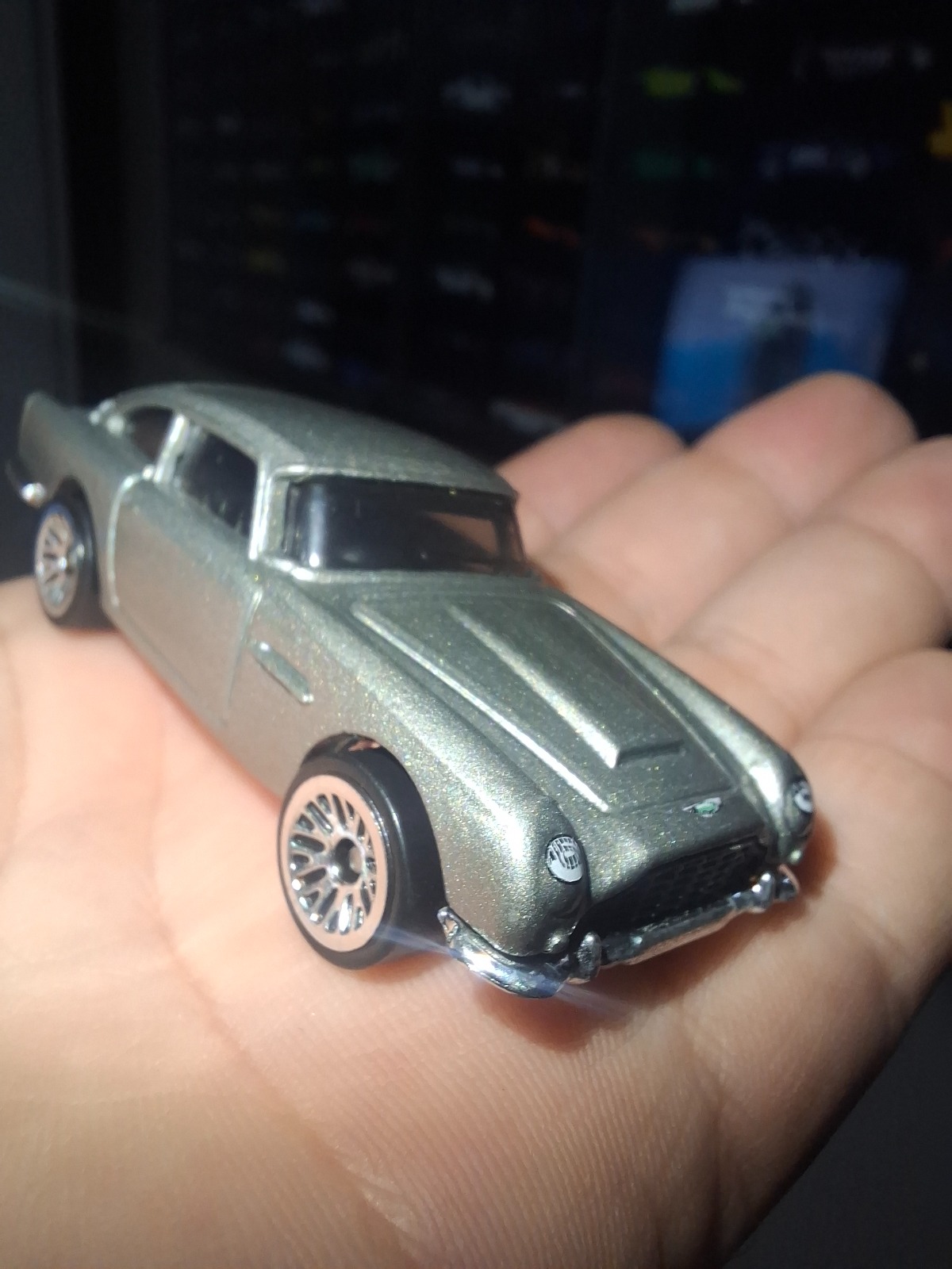 Aston Martin V8