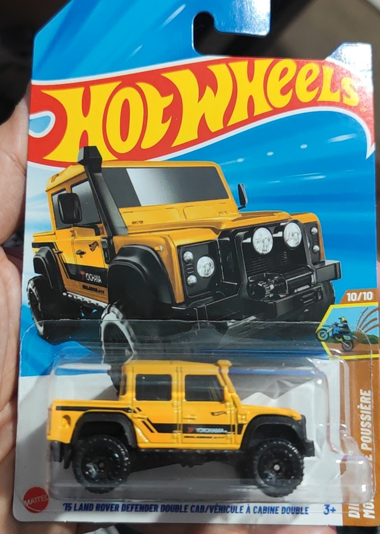 '15 Land Rover Defender Double Cab (Yellow)