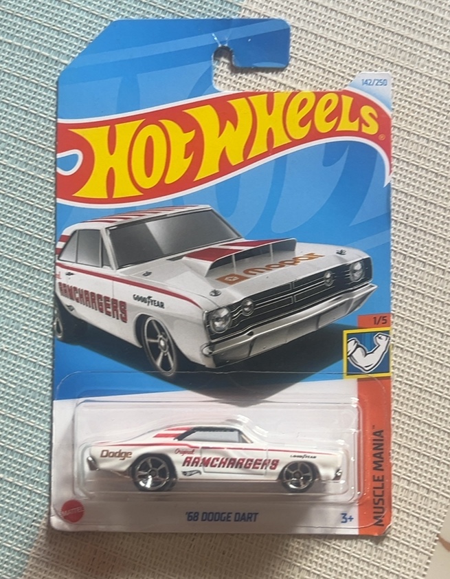 '68 Dodge Dart (White)