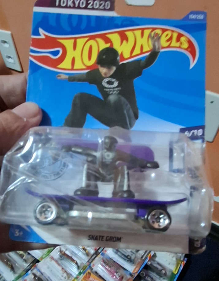 Skate Grom