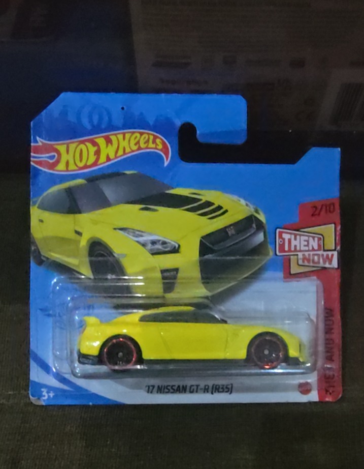 17 Nissan GTR R35