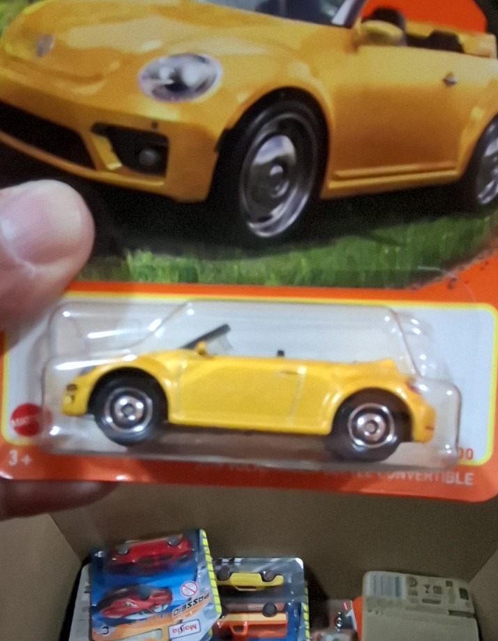 Volkswagen Beetle Convertible (Green)