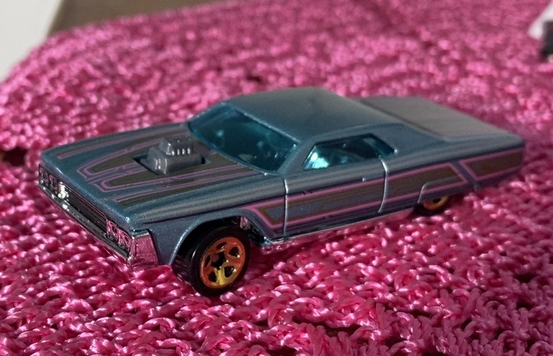 Layin' Lowrider (Burgundy)