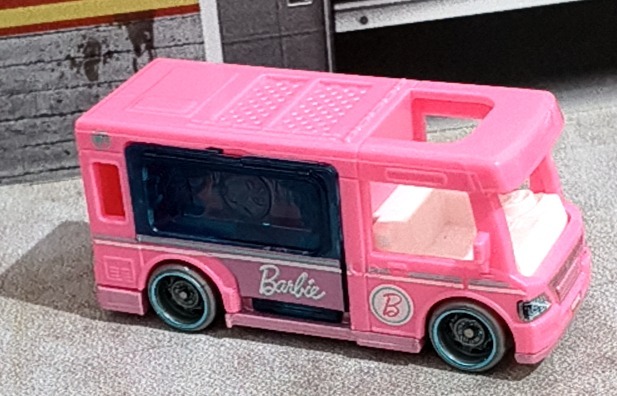 Barbie Dream Camper 01