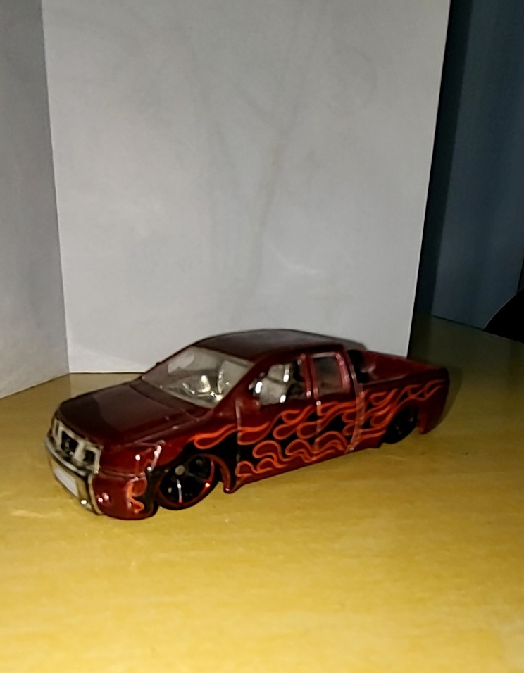 Nissan Titan (Red)